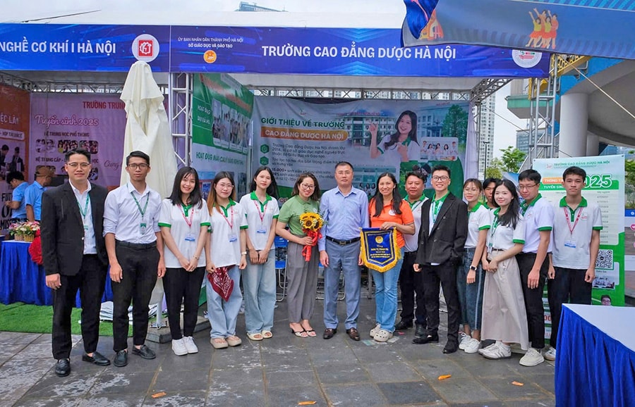 gioi-thieu-viec-lam.jpg