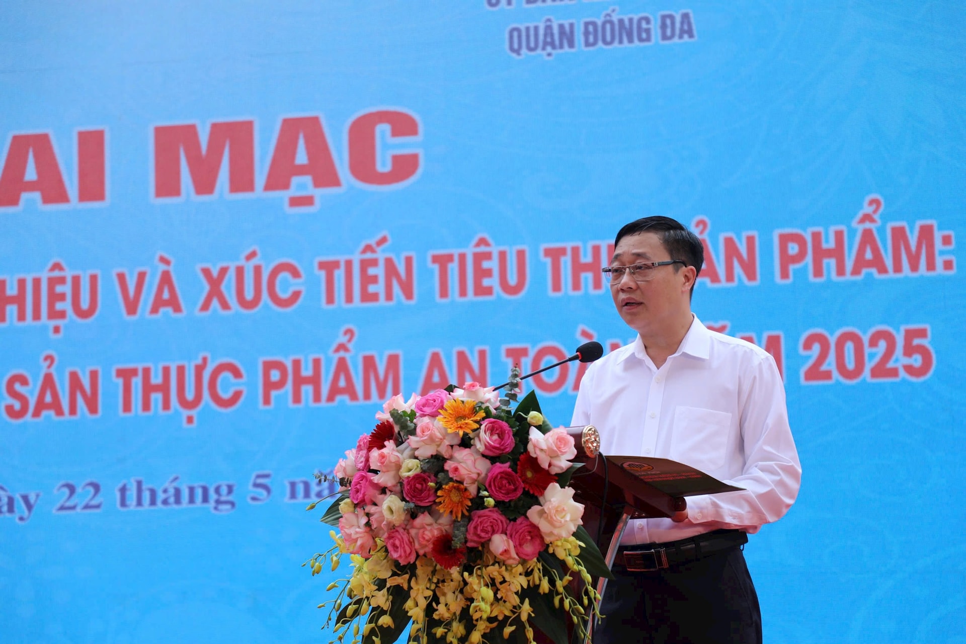 លោក Ngo Van Ngon អនុប្រធានការិយាល័យសម្របសម្រួលកម្មវិធីអភិវឌ្ឍន៍ជនបទថ្មីហាណូយបានថ្លែងសុន្ទរកថាបើកសប្តាហ៍។ រូបថត៖ Minh Phu