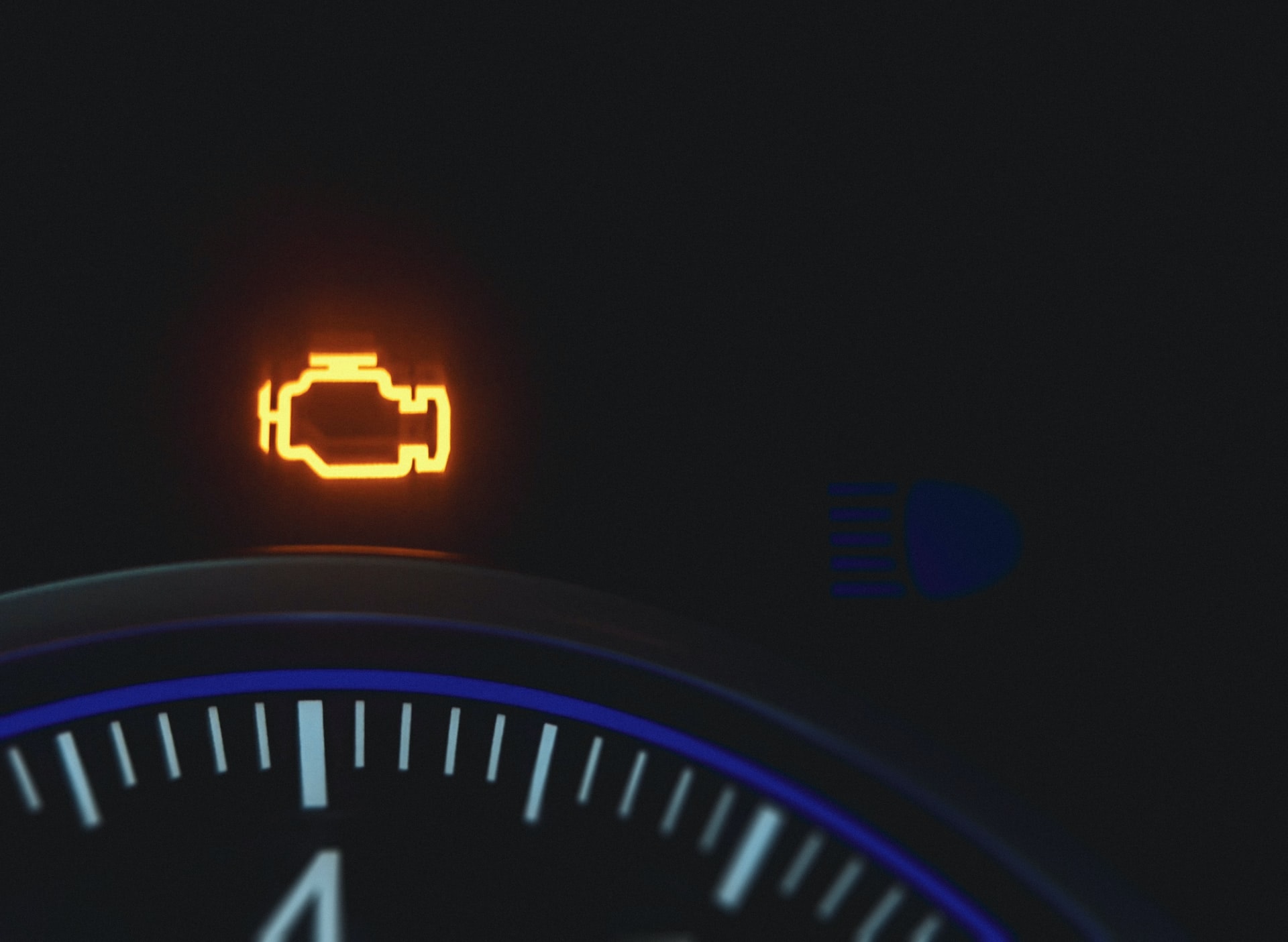 952checkenginelight.jpg