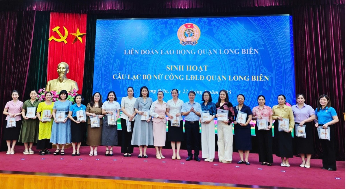 LĐLĐ quận Long Biên: Trao 