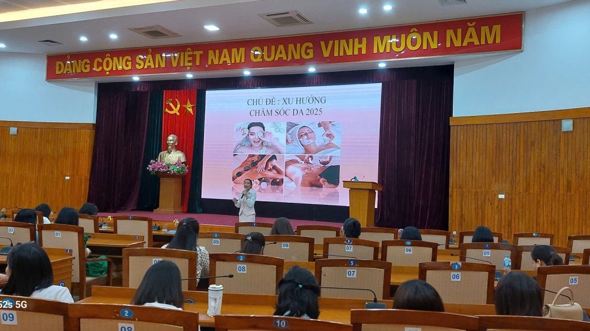 LĐLĐ quận Long Biên: Trao 