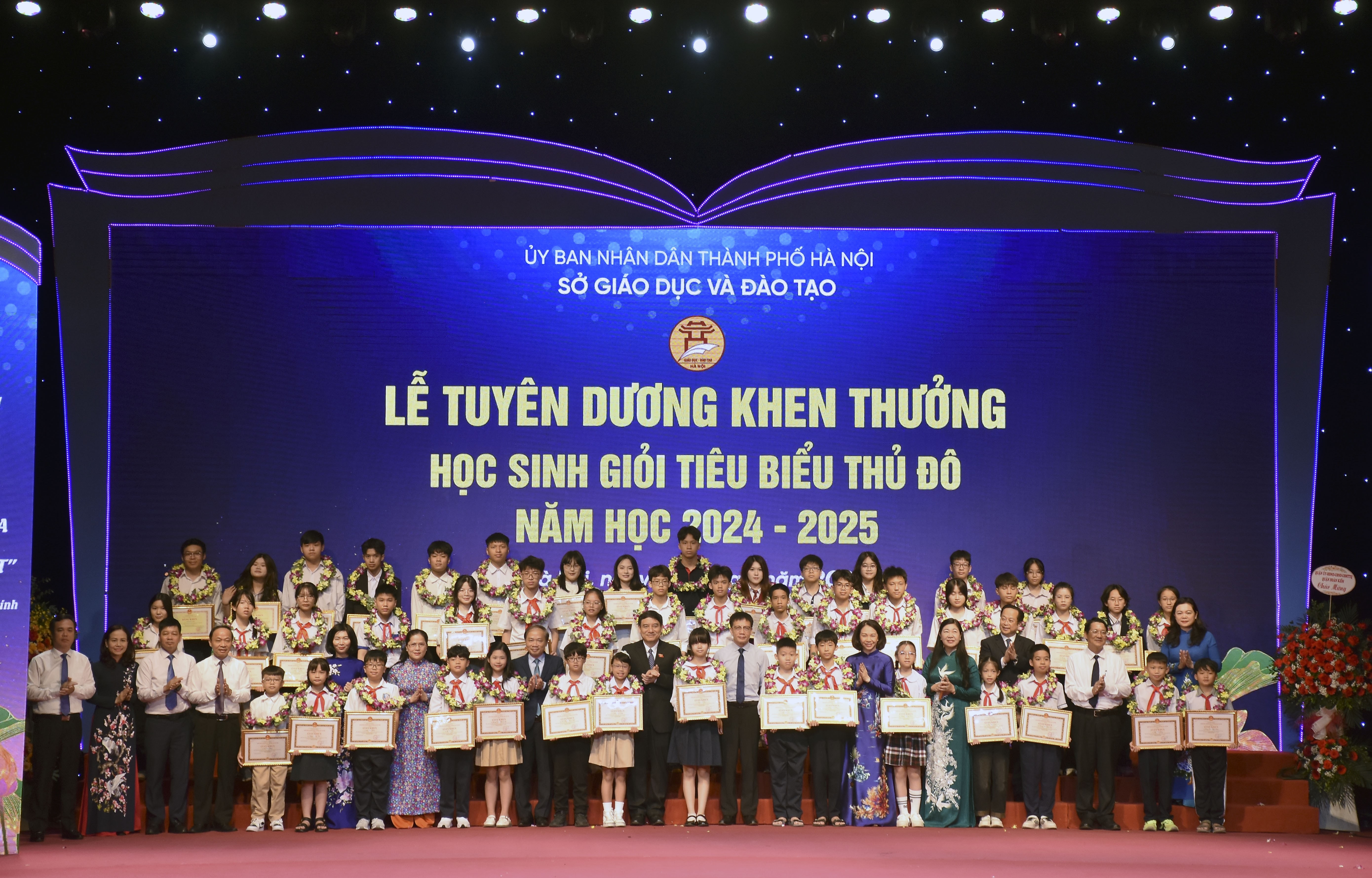 Tuyên dương học sinh giỏi tiêu biểu Thủ đô năm học 2024 - 2025 Tuyên dương học sinh giỏi tiêu biểu Thủ đô năm học 2024 - 2025