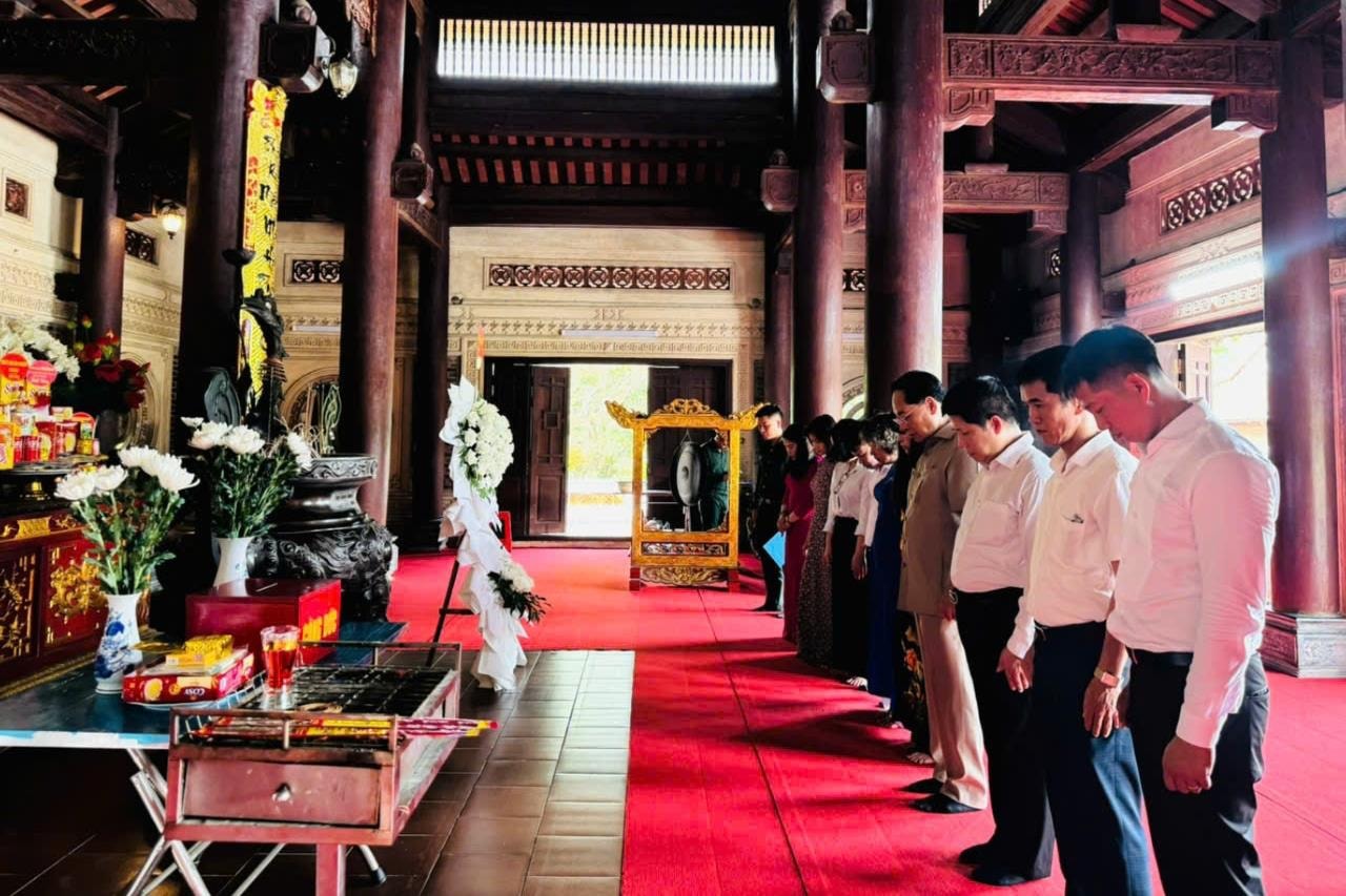truongbon1.jpg