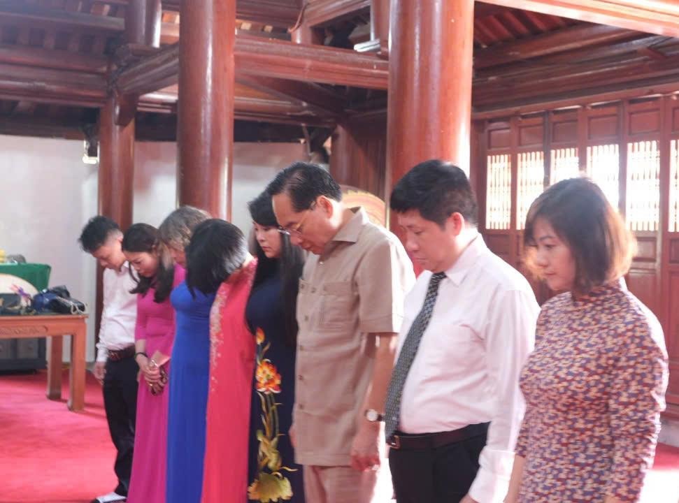 vietlao-macniem.jpg