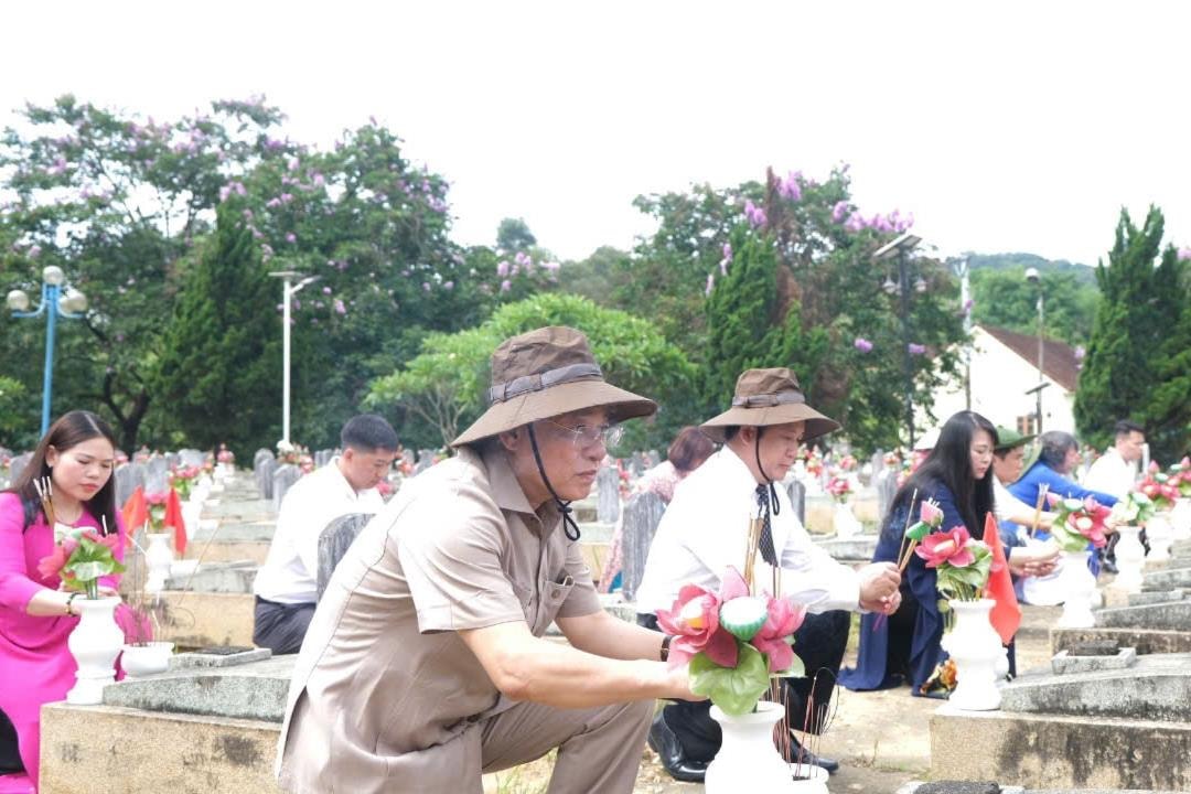 vietlao-thanhkinhthaphuong.jpg