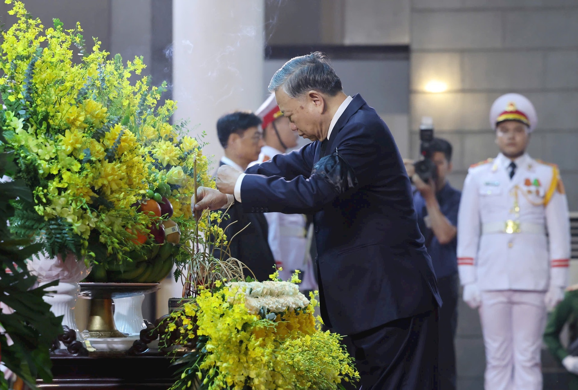 a1-thap-huong.jpg