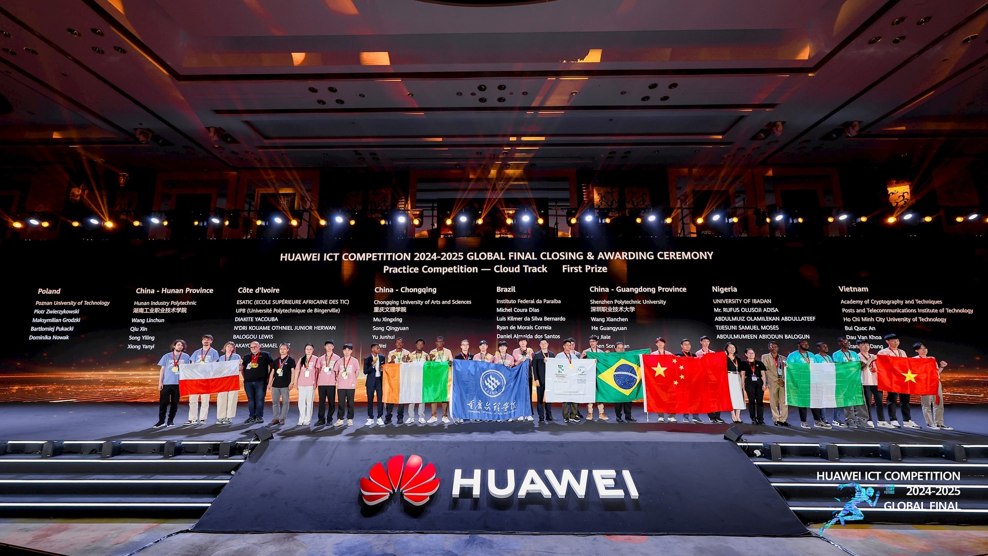 doi-viet-nam-danh-tron-3-giai-thuong-trong-vong-thi-chung-ket-toan-cau-huawei-ict-competition-2024-2025.jpeg