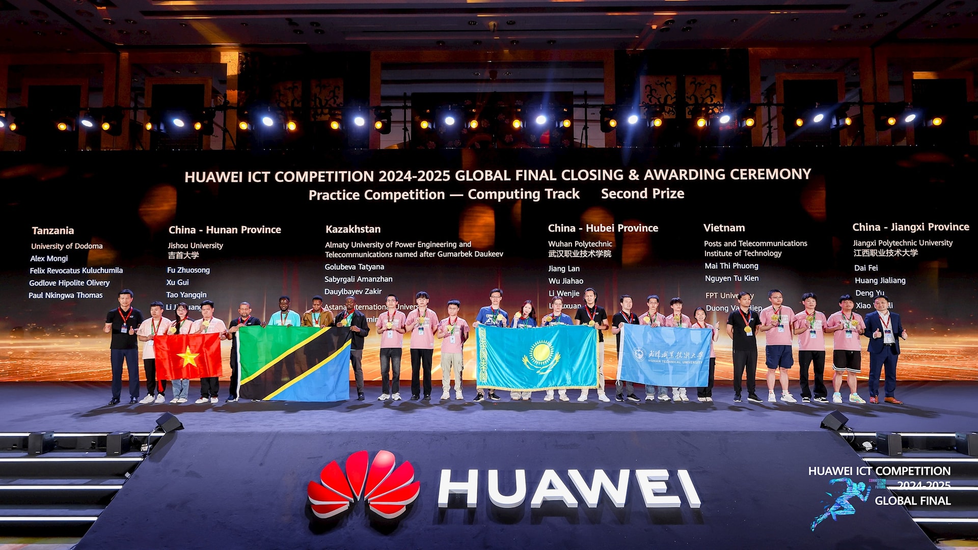doi-viet-nam-nhan-giai-nhi-noi-dung-computing-track.jpeg