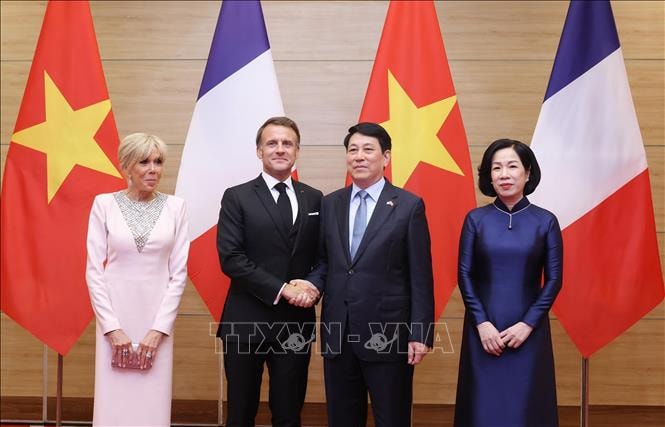 tiec_chieu_dai_tong_thong_phap1.jpg