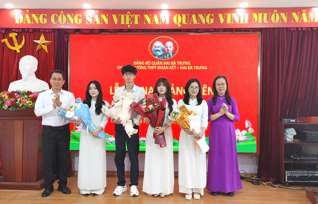 2605-doan-ket-hbt-ket-nap-dang-tang-hoa.jpg