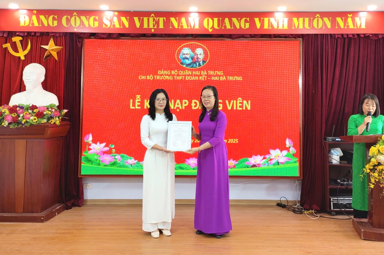 2605-doan-ket-hbt-ket-nap-dang-trao-qd.jpg