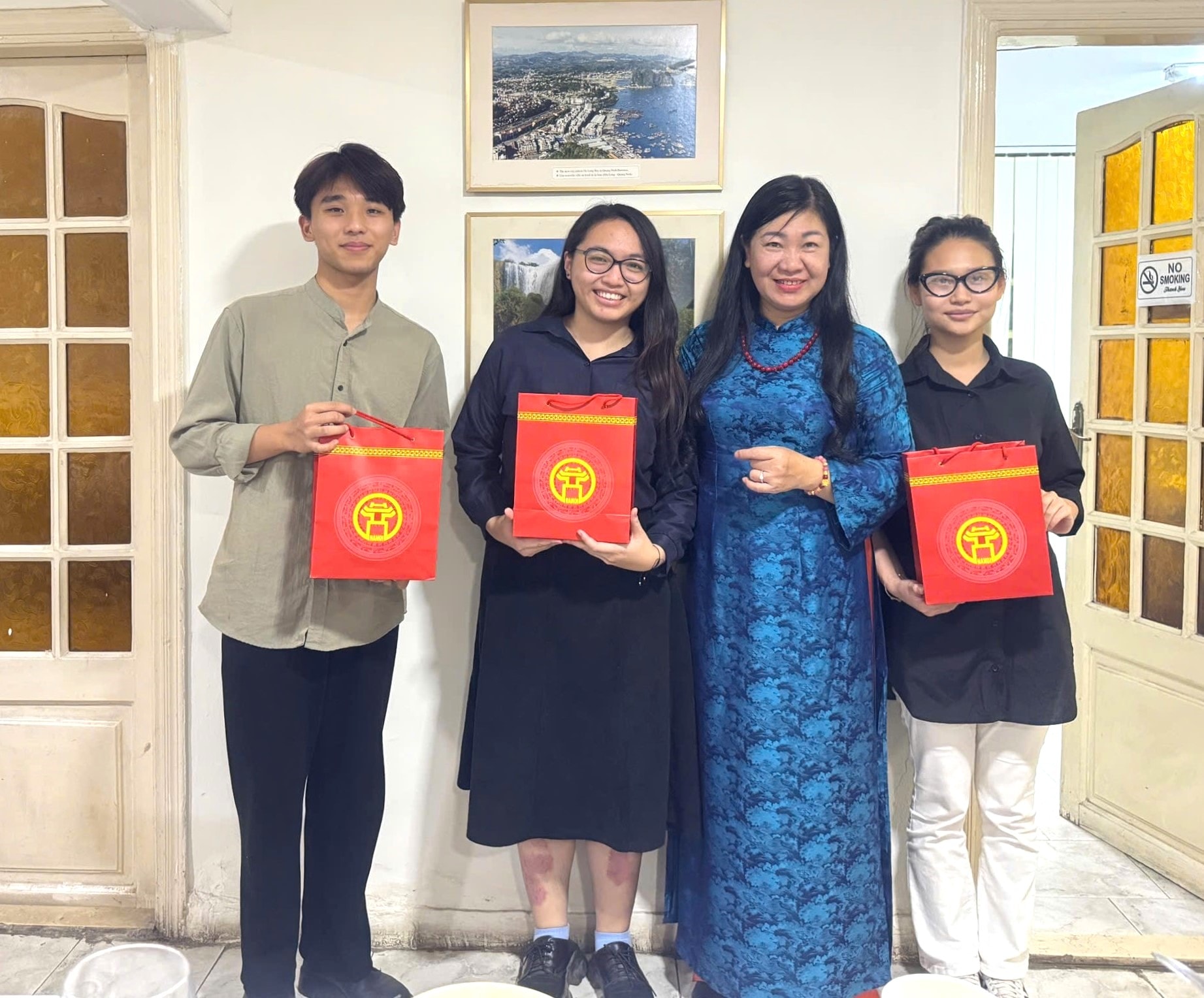 26-5-dc-lan-huong-tang-qua-sv.jpg