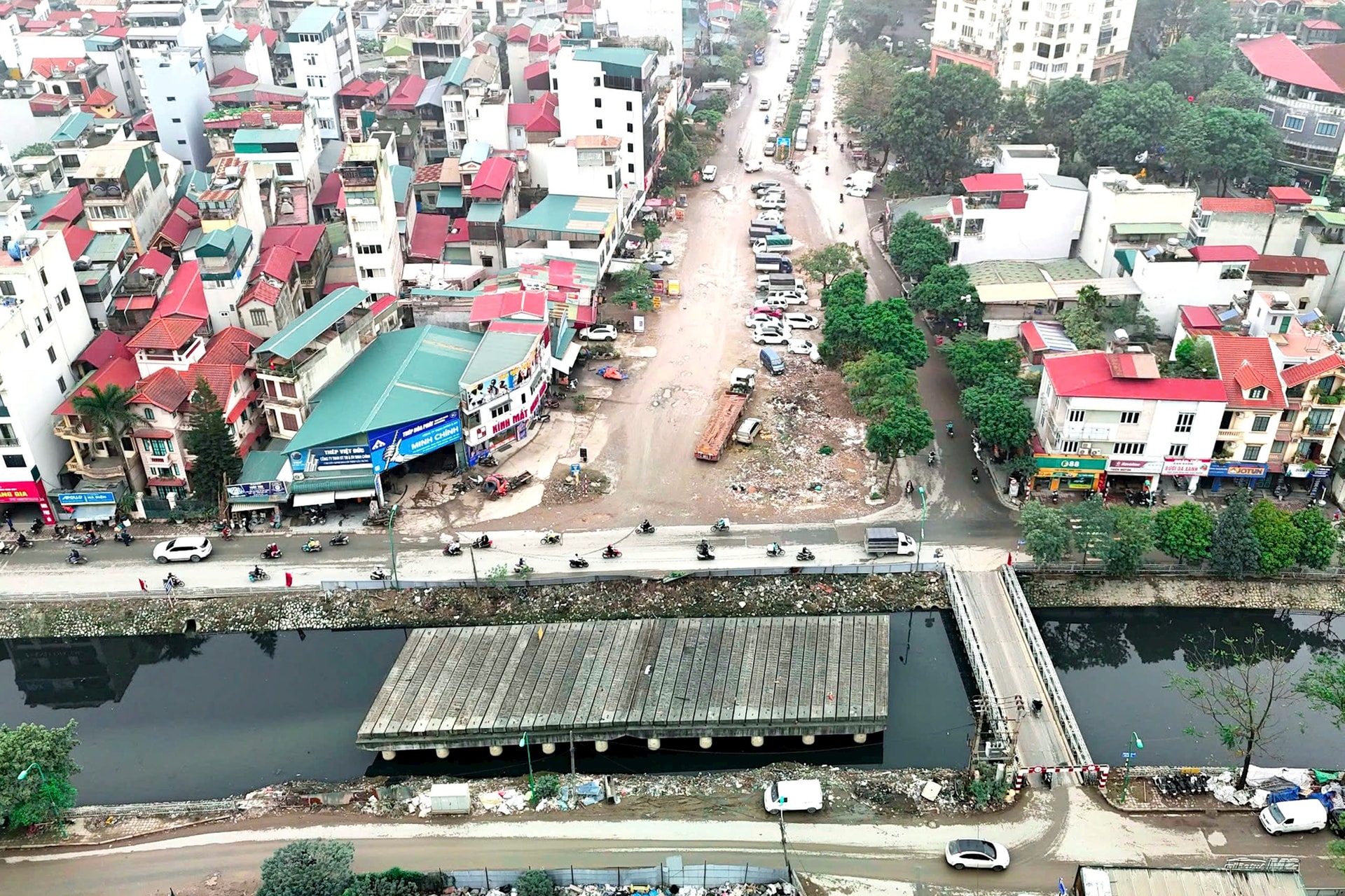 Dự án xây dựng đường 2,5 (đoạn Đầm Hồng đến Quốc lộ 1A), quận Hoàng Mai tái khởi công dự kiến hoàn thành vào Quý I-2026. Ảnh: AT