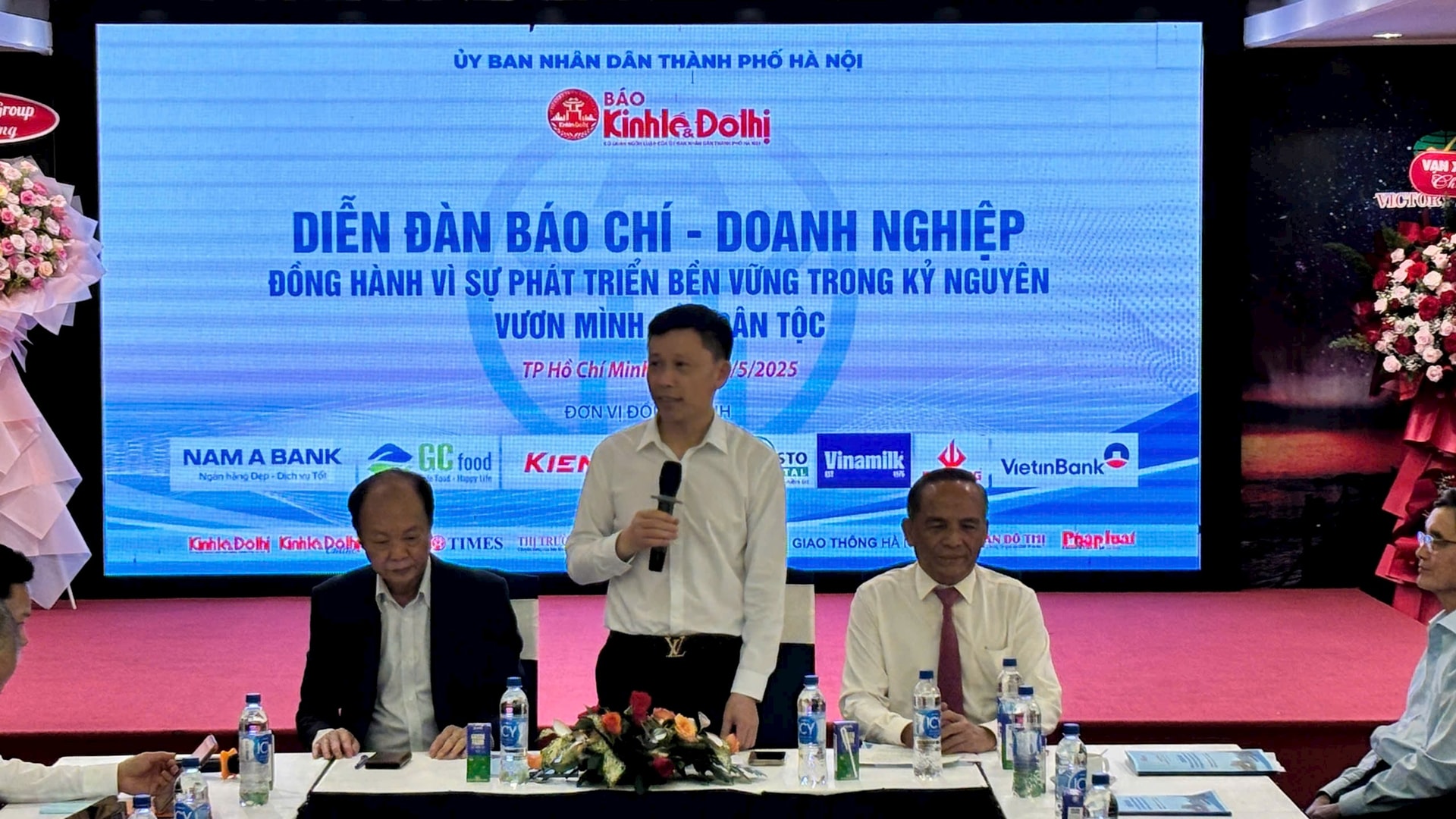 a417.bao-chi-va-doanh-nghiep.jpg