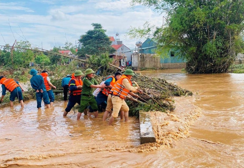 Thủ tướng yêu cầu tập trung ứng phó nguy cơ mưa lớn, sạt lở đất, lũ quét và chủ động phòng chống thiên tai- Ảnh 1.