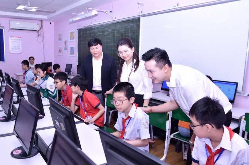 Các em học sinh tham gia phần thi kiến thức chung Các em học sinh tham gia phần thi kiến thức chung