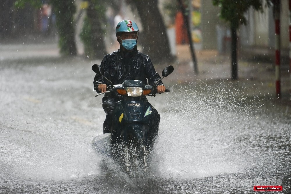 Bắc Bộ và Trung Bộ đối mặt mưa lớn, nguy cơ lũ quét và sạt lở đất diện rộng
