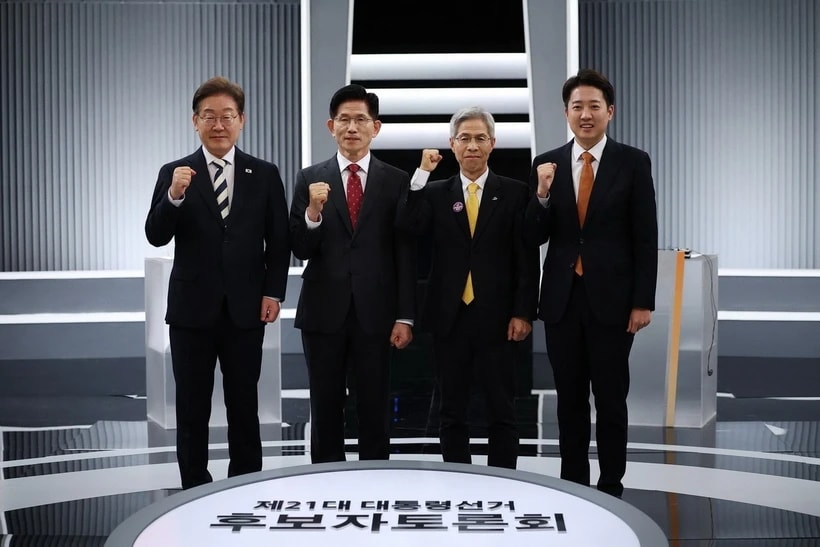 Các ứng viên tranh cử Tổng thống Hàn Quốc (từ trái sang): Lee Jae-myung của đảng Dân chủ (DP), Kim Moon-soo của đảng Quyền lực Quốc dân (PPP), Kwon Young Kook của đảng Lao động Dân chủ và Lee Jun-seok của đảng Cải cách mới (NRP). (Ảnh: scmp.com/TTXVN)