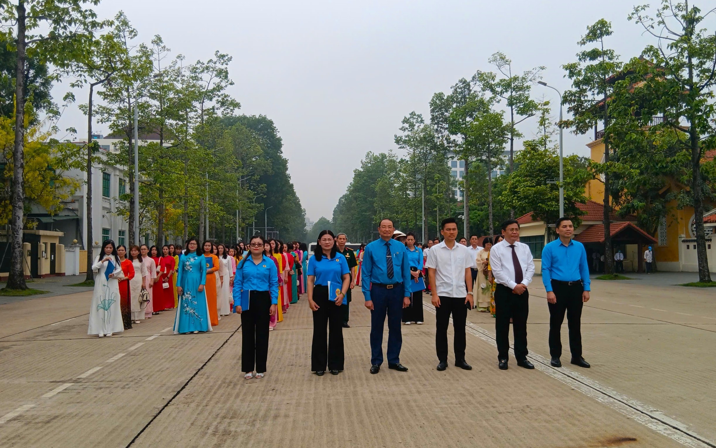 Thanh Trì: Khen thưởng 36 công nhân giỏi và 103 “Gia đình công nhân viên chức lao động tiêu biểu”