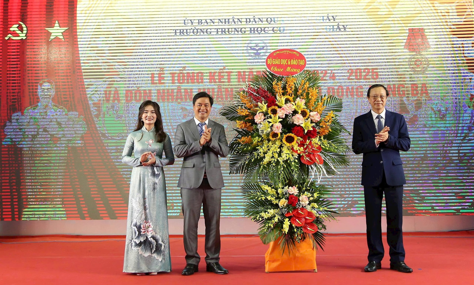 2905-thcs-cau-giay-1-bo-gd-tang-hoa.jpg