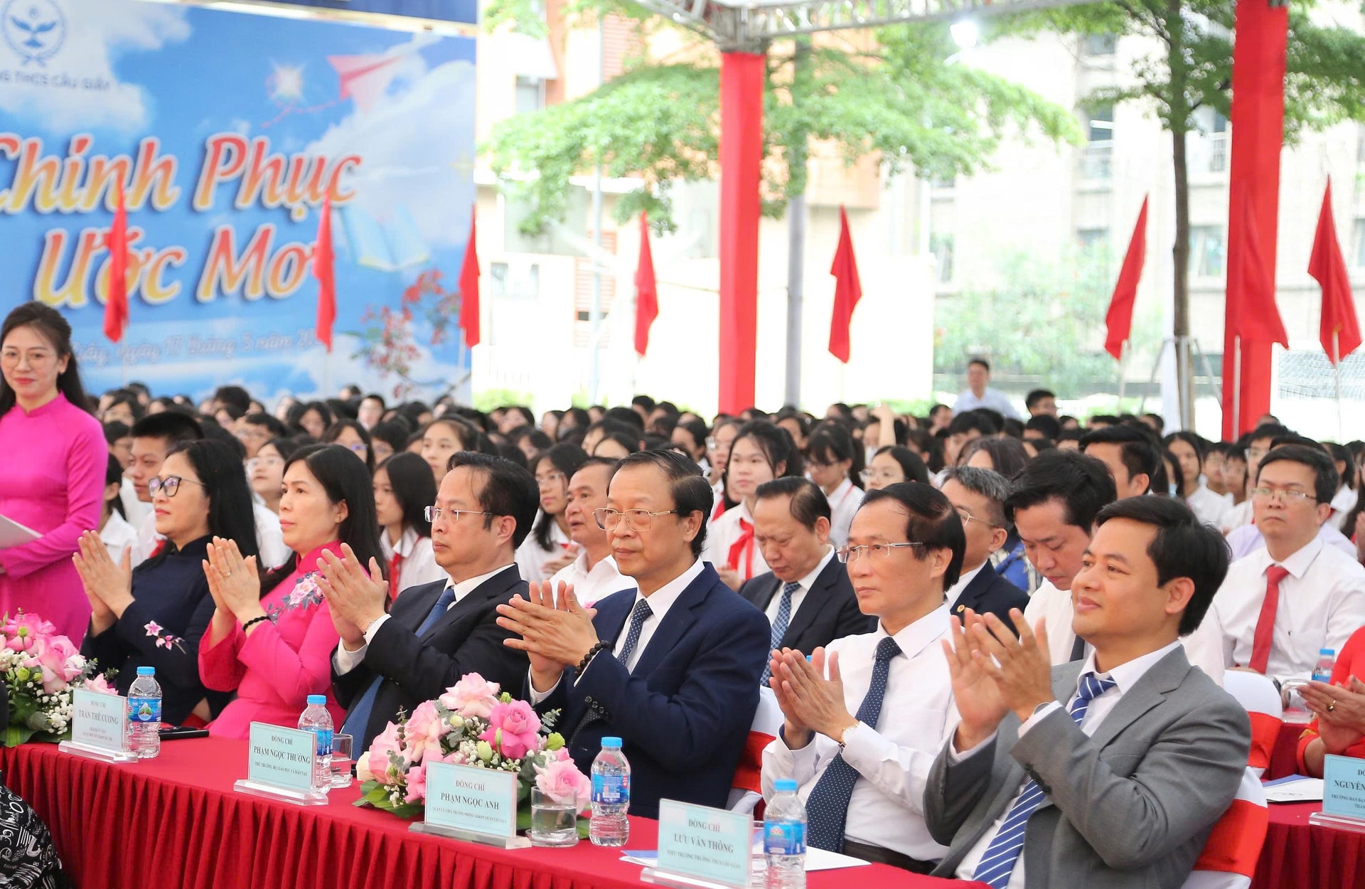 2905-thcs-cau-giay-1-dai-bieu-du.jpg