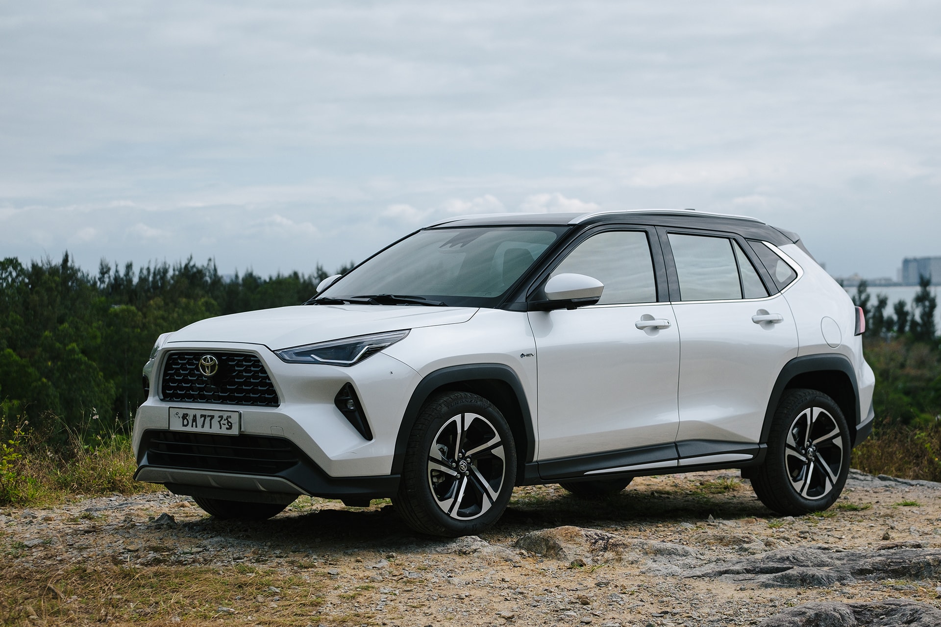 anh-yaris-cross-hev.jpg