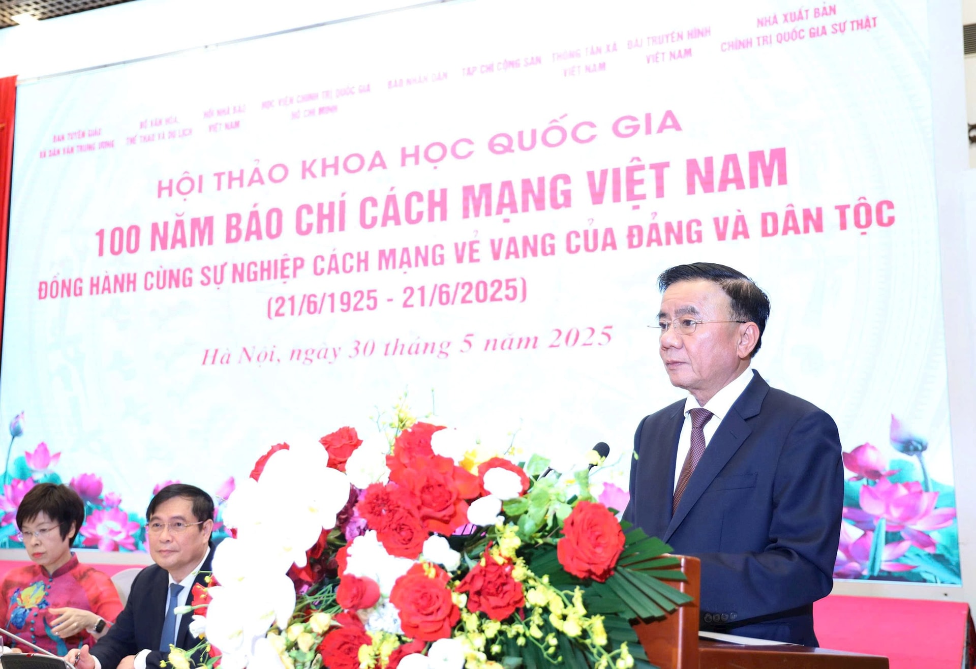 tran-cam-tu.jpg