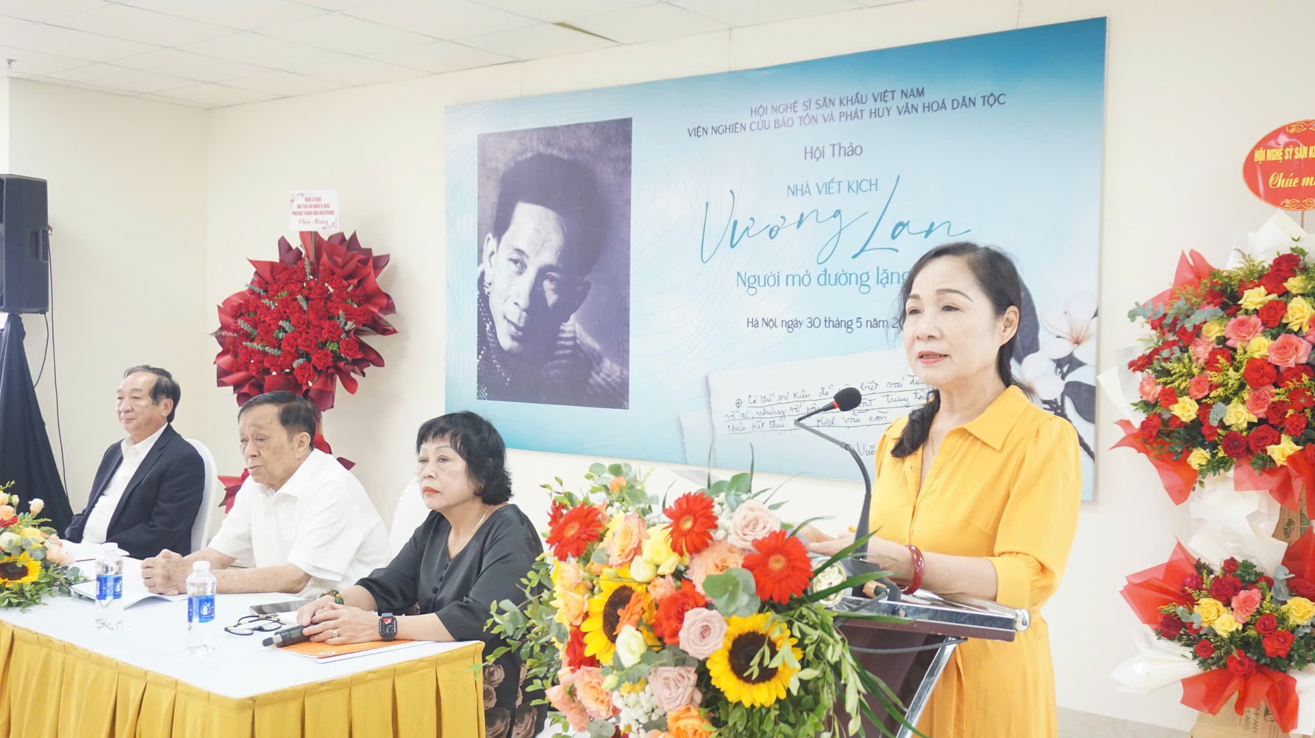 trinh-thuy-mui-vl.jpg