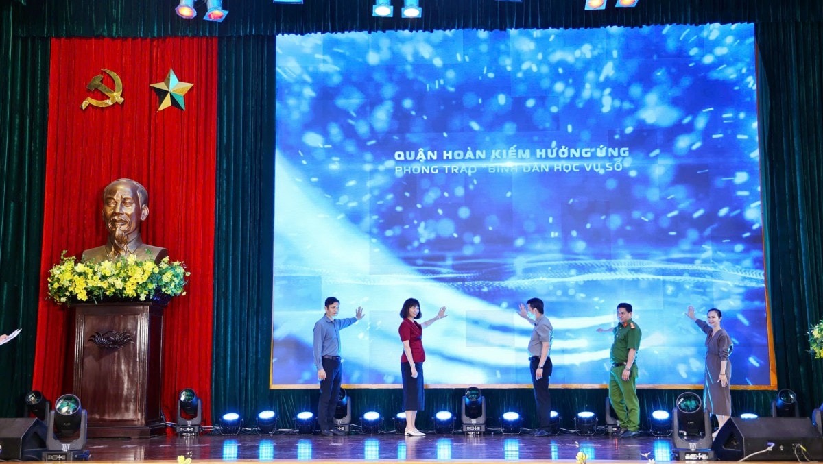 Quận Hoàn Kiếm phát động phong trào “Bình dân học vụ số”
