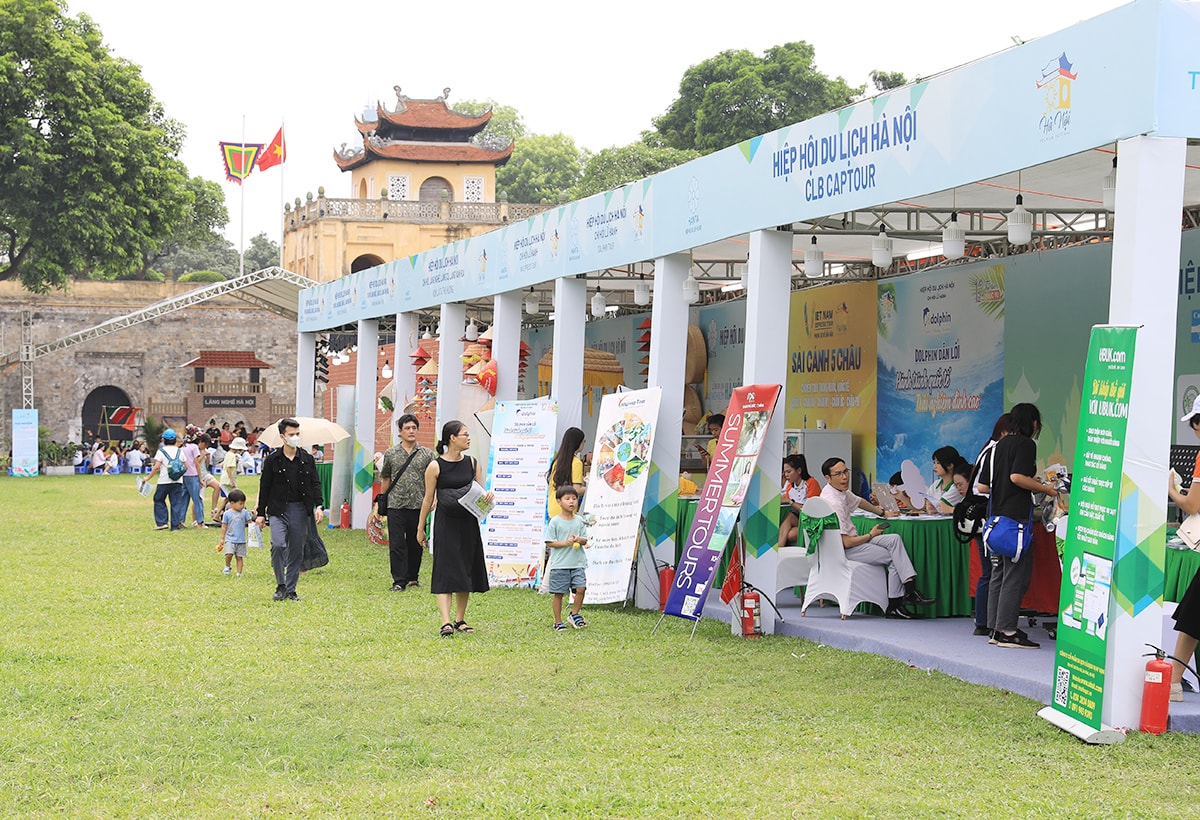 W_le-hoi-du-lich-ha-noi-2025-1.jpg