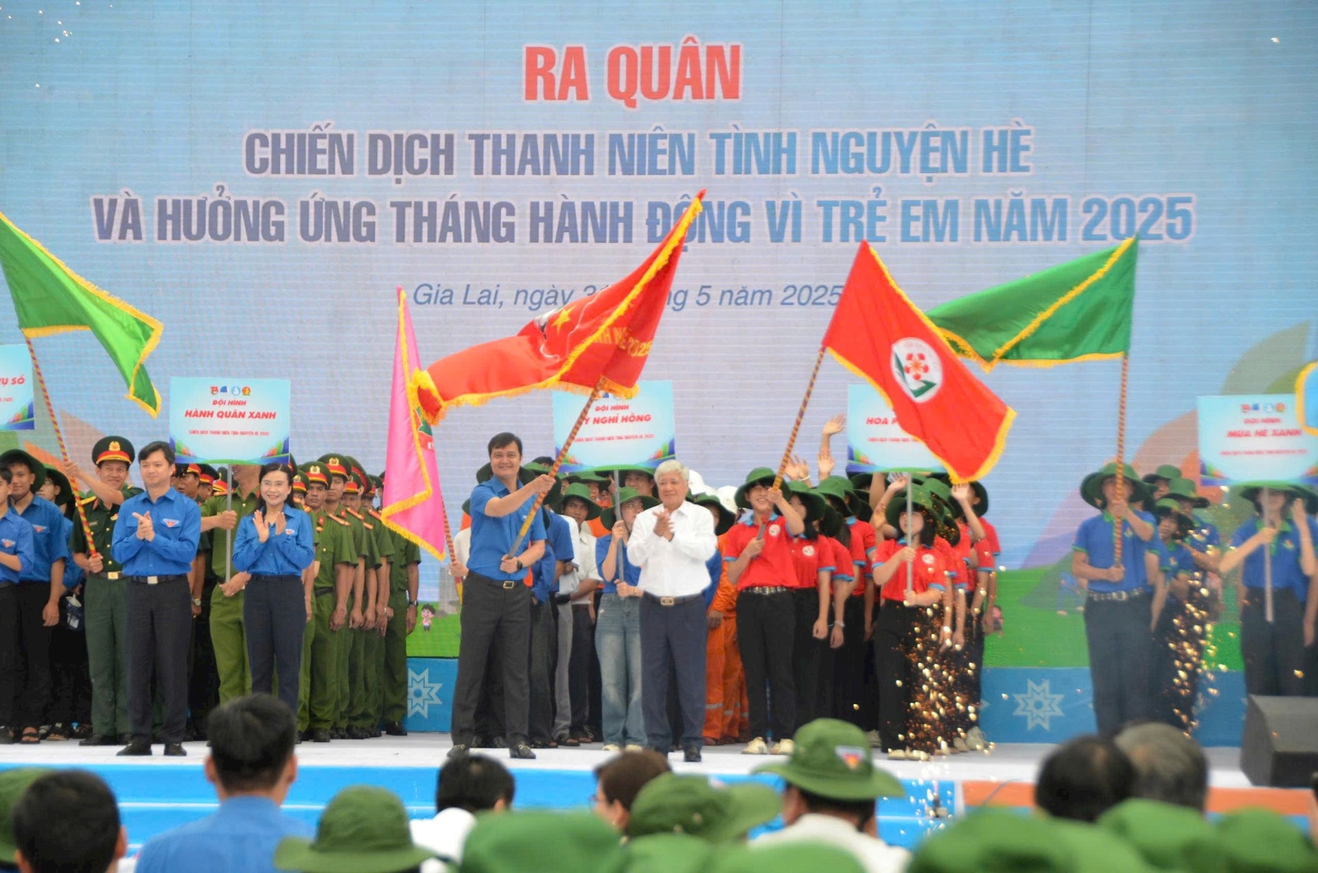 trao-co-chien-dich.jpg