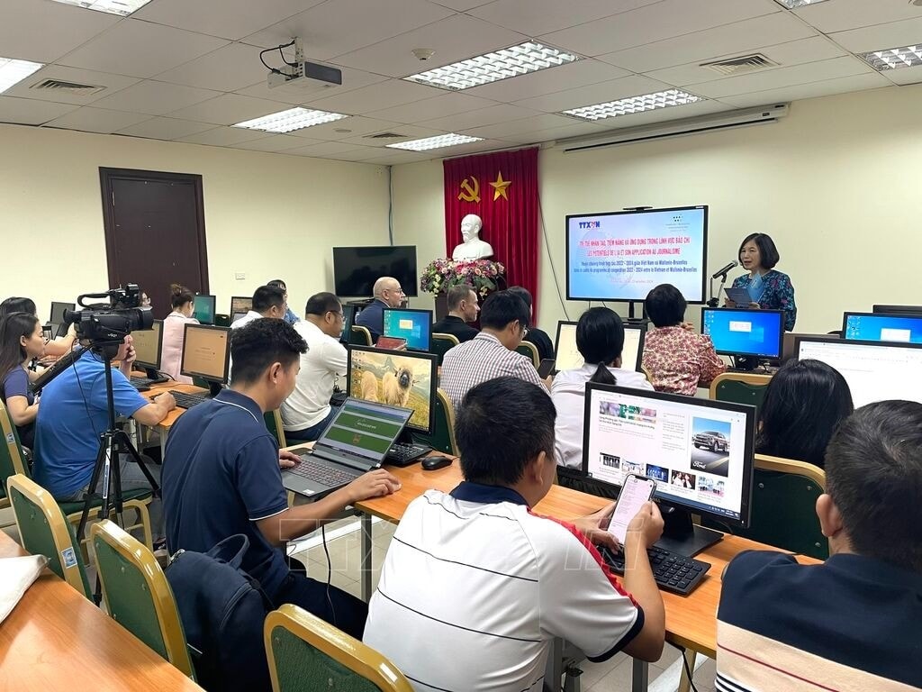 Công tác đào tạo nhân lực cho báo chí ngành văn hóa cần chú ý đến mĩ cảm, đạo đức người làm báo (Ảnh minh họa) Công tác đào tạo nhân lực cho báo chí ngành văn hóa cần chú ý đến mĩ cảm, đạo đức người làm báo (Ảnh minh họa)
