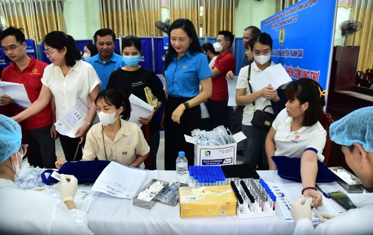 Huyện Thanh Oai: Nhiều hoạt động thiết thực chăm lo cho người lao động
