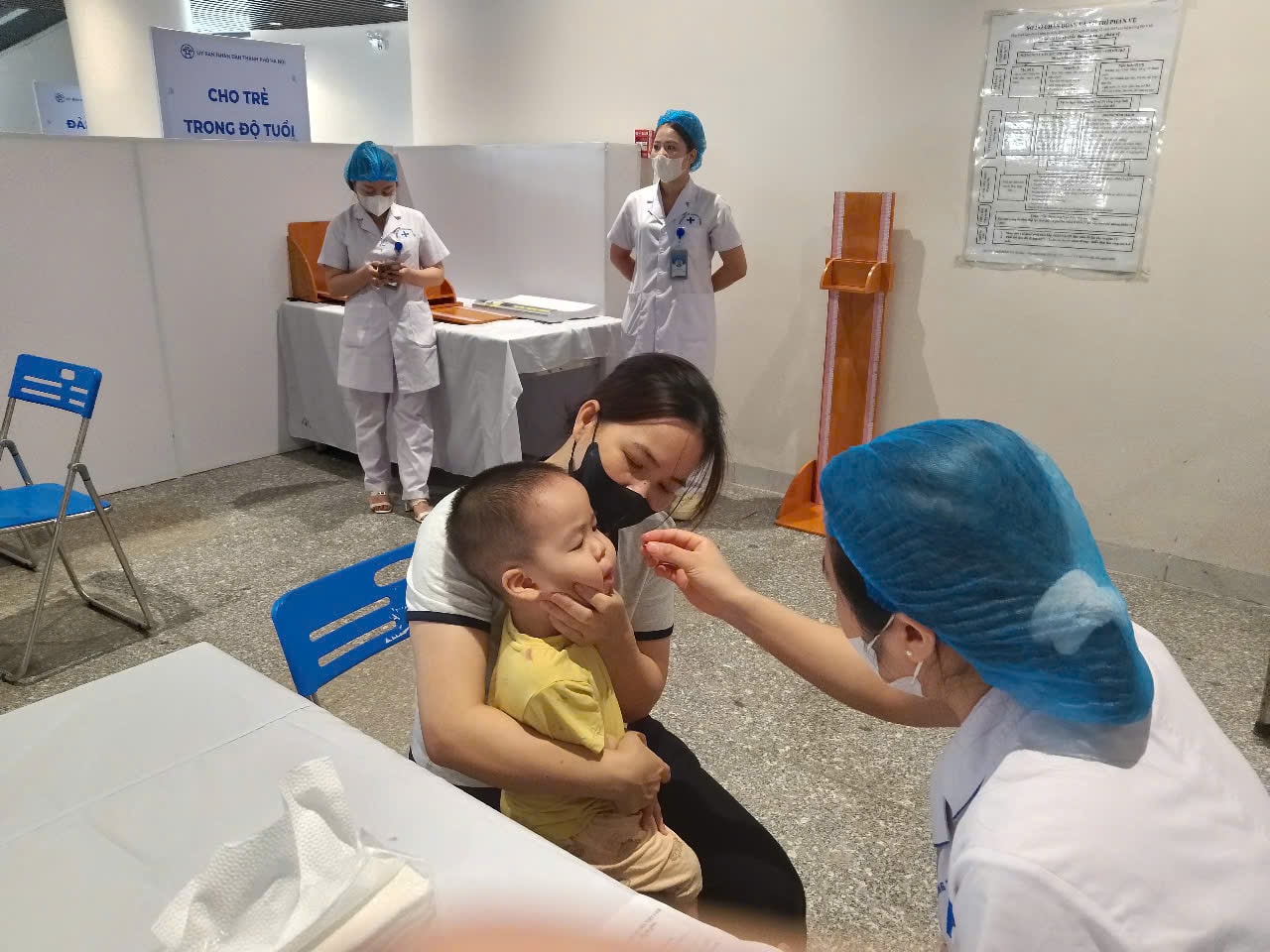 trien-khai-cho-tre-tu-6-toi-duoi-36-thang-tuoi-uong-vitamin-a-hoat-dong-huong-ung-ngay-vi-chat-dinh-duong-tai-cung-thieu-nhi-ha-noi-co-so-duong-pham-hung-ha-noi-.-anh-thu-minh.jpg