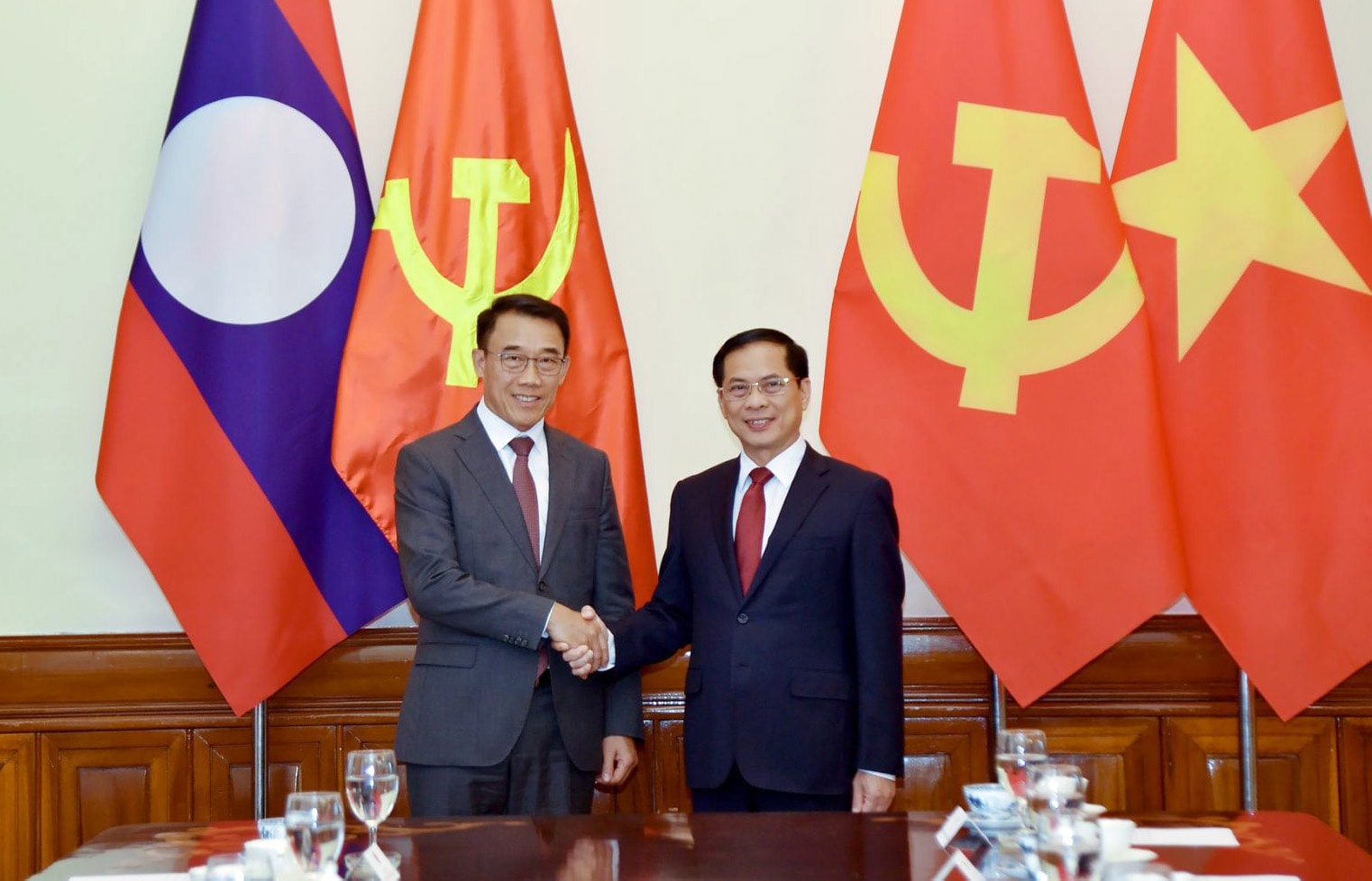 pttg-btng-va-quyen-truong-bdn-lao.jpg
