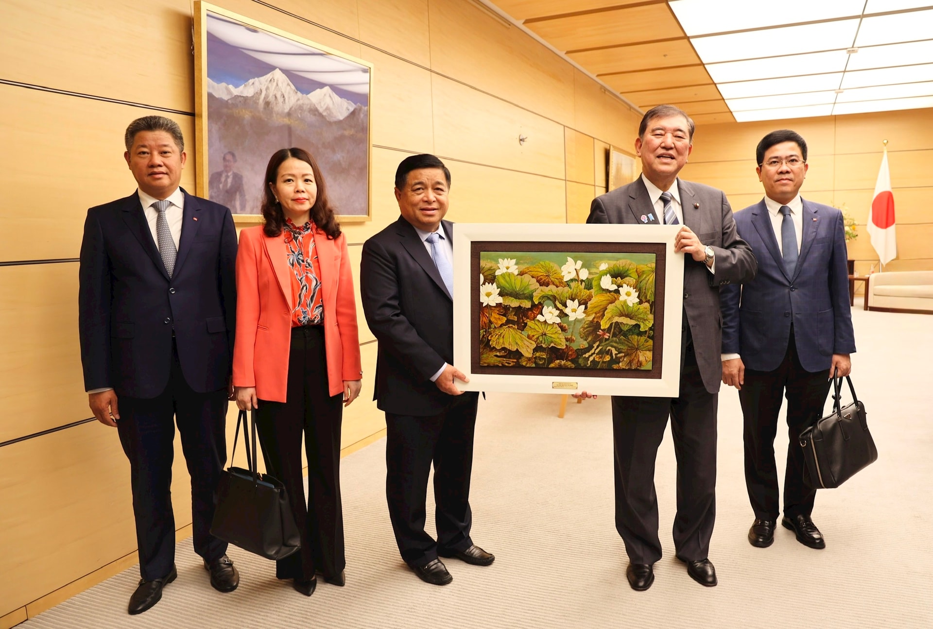 anh-1.-gap-thu-tuong-nhat.jpg