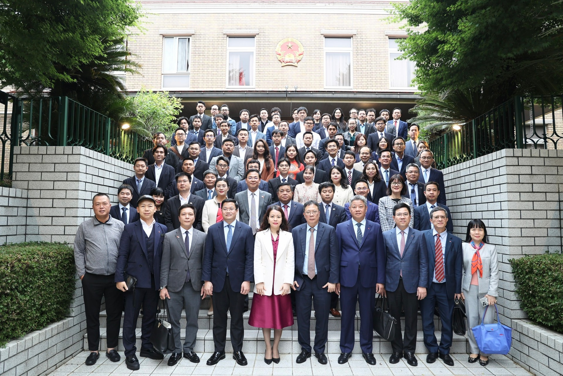 anh-9.-tham-dsq-vn-o-tokyo.jpg