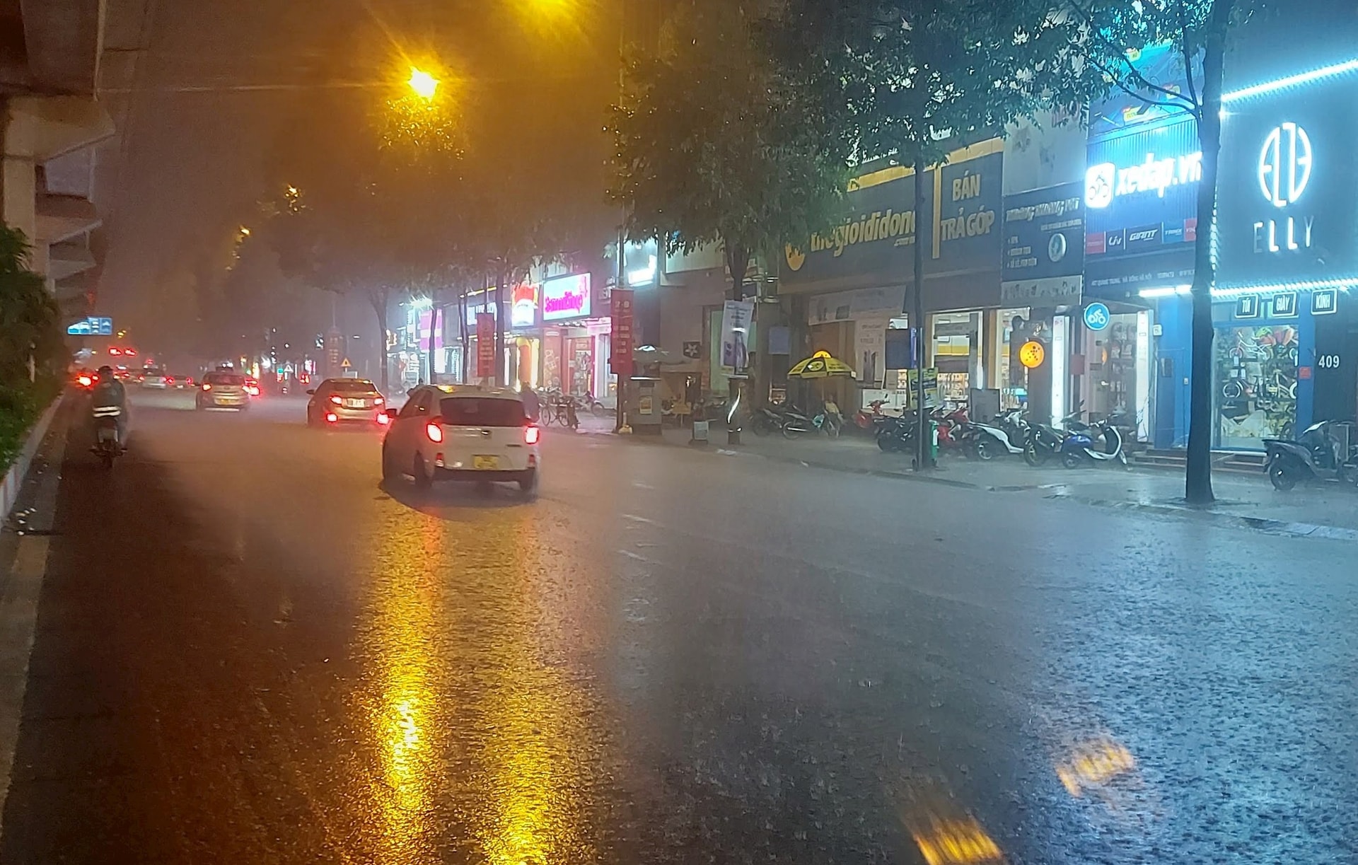 ha-noi-mua-dem.jpg