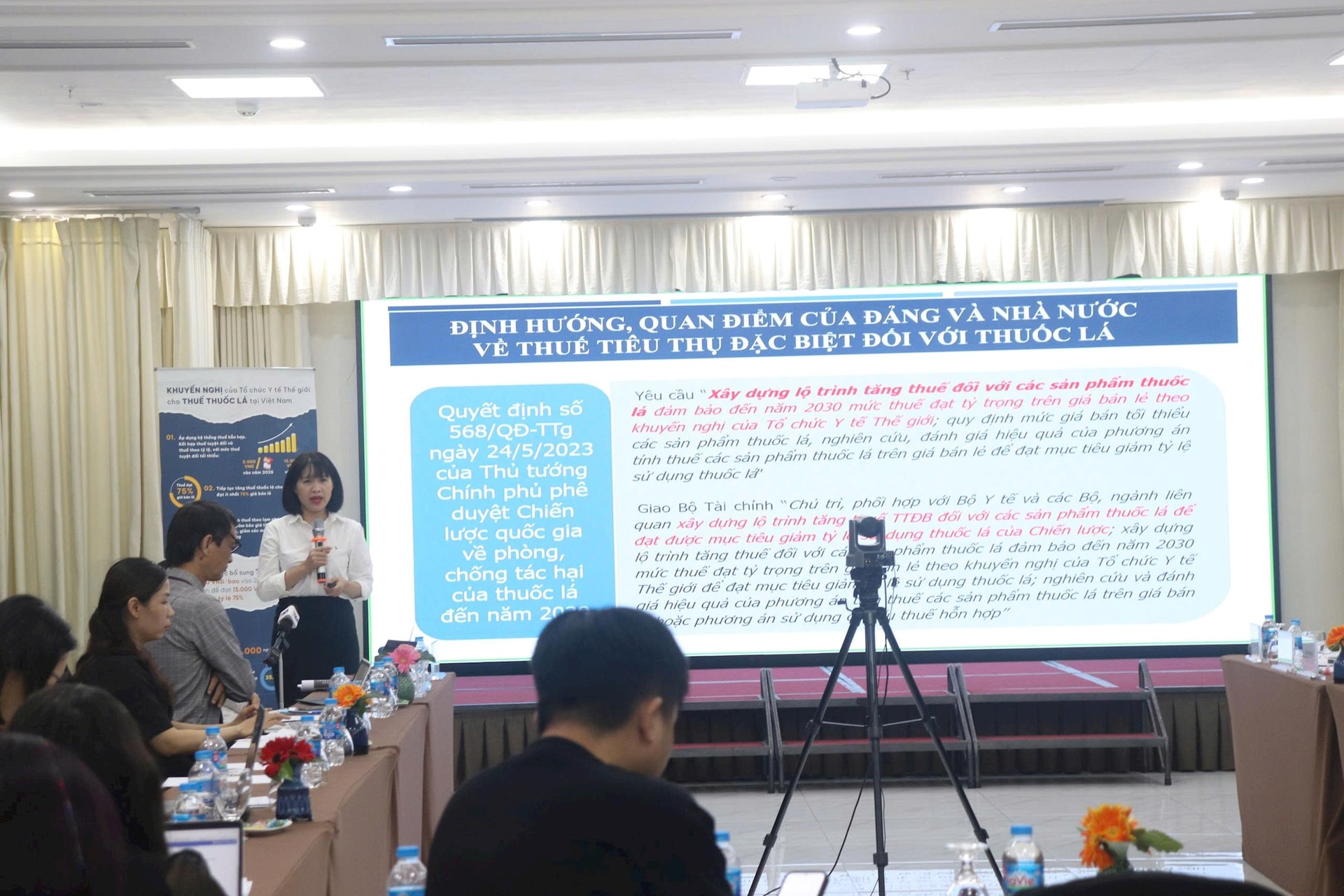 3-dinh-thi-thu-thuy.jpg