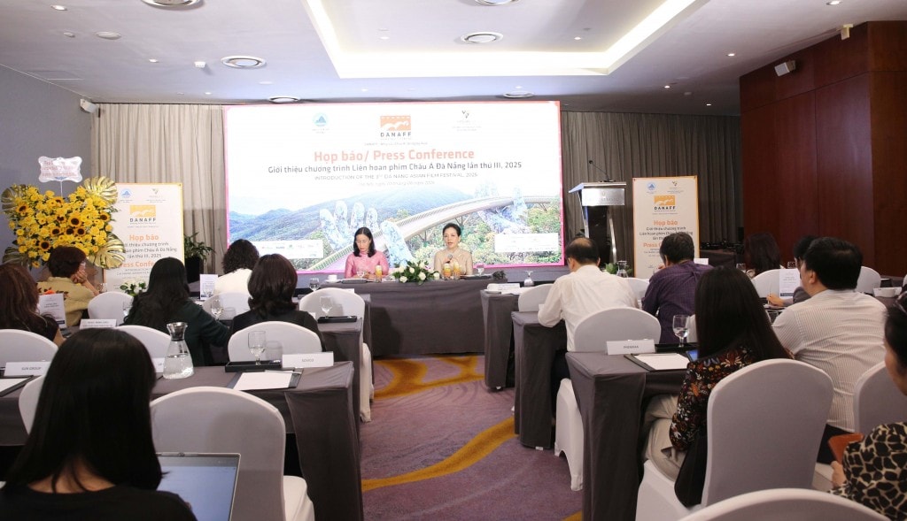 Toàn cảnh họp báo