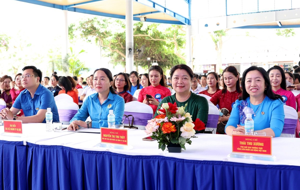 TRỰC TUYẾN: Công đoàn Thủ đô biểu dương gia đình, động viên con công nhân, viên chức, lao động tiêu biểu