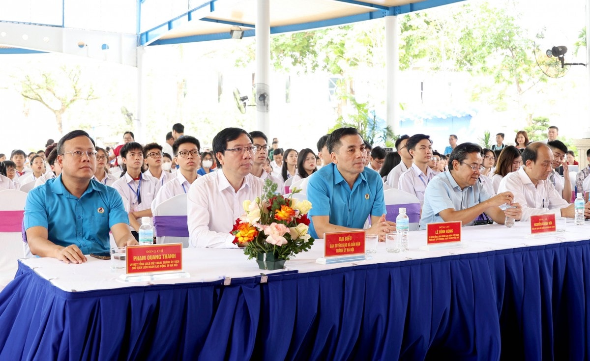 TRỰC TUYẾN: Công đoàn Thủ đô biểu dương gia đình, động viên con công nhân, viên chức, lao động tiêu biểu