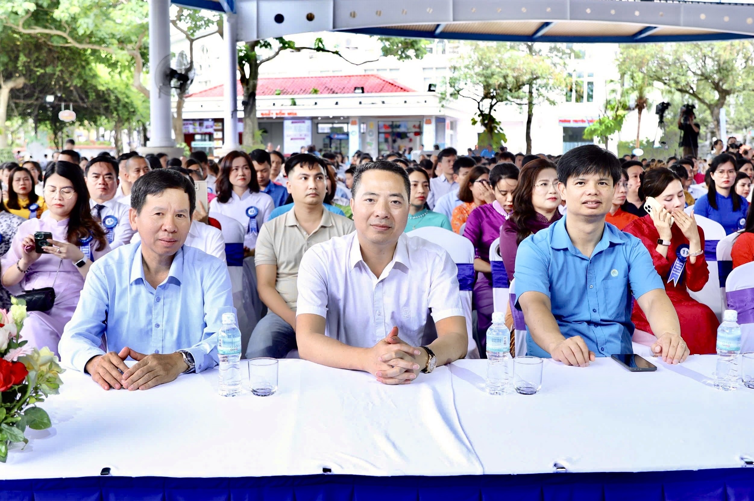 TRỰC TUYẾN: Công đoàn Thủ đô biểu dương gia đình, động viên con công nhân, viên chức, lao động tiêu biểu