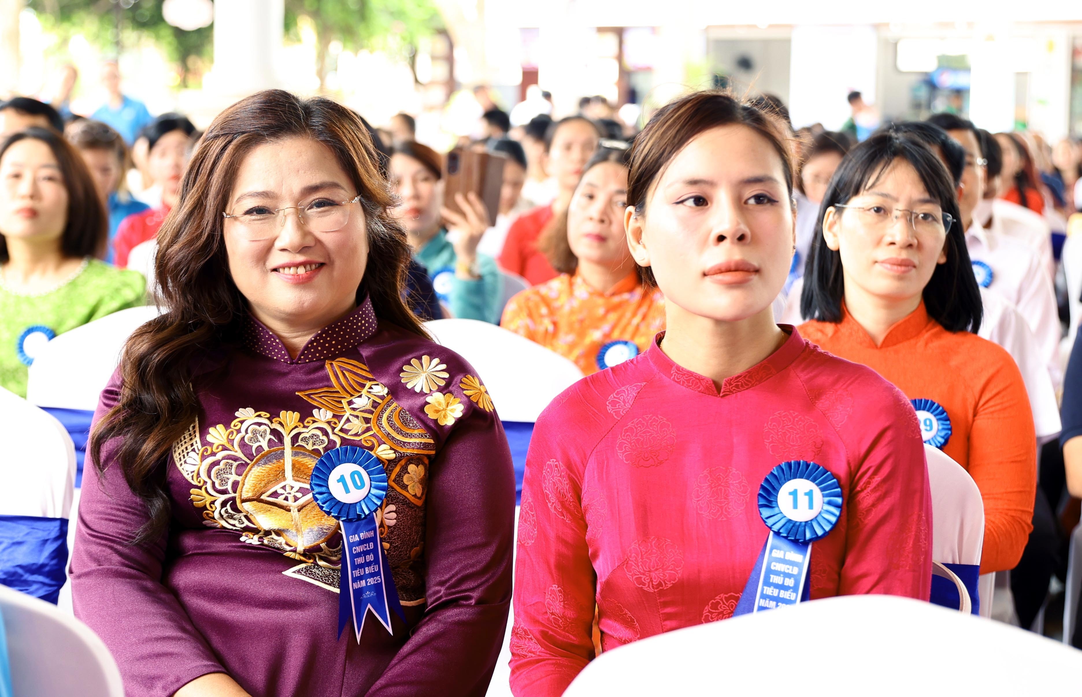 TRỰC TUYẾN: Công đoàn Thủ đô biểu dương gia đình, động viên con công nhân, viên chức, lao động tiêu biểu