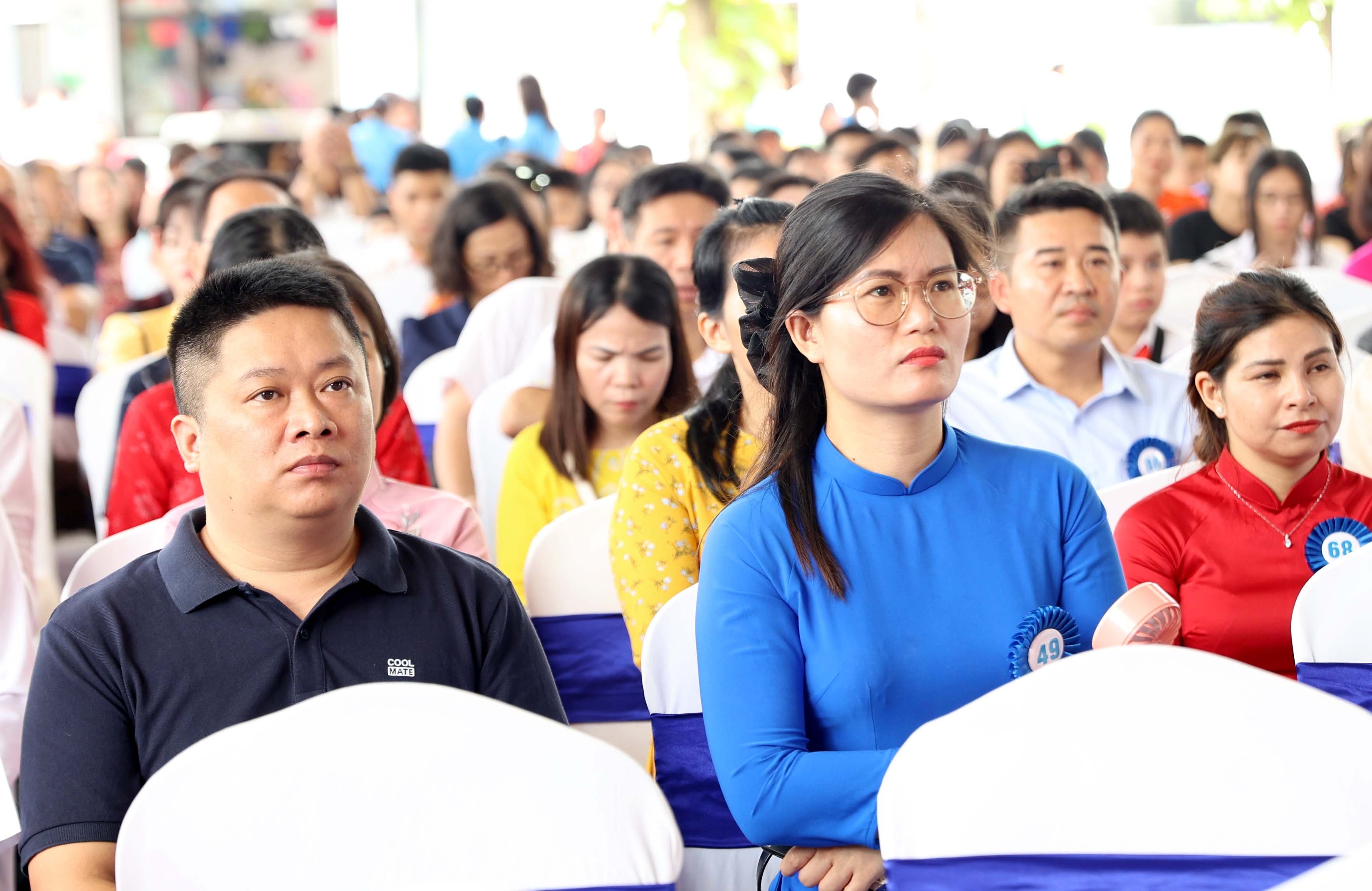 TRỰC TUYẾN: Công đoàn Thủ đô biểu dương gia đình, động viên con công nhân, viên chức, lao động tiêu biểu
