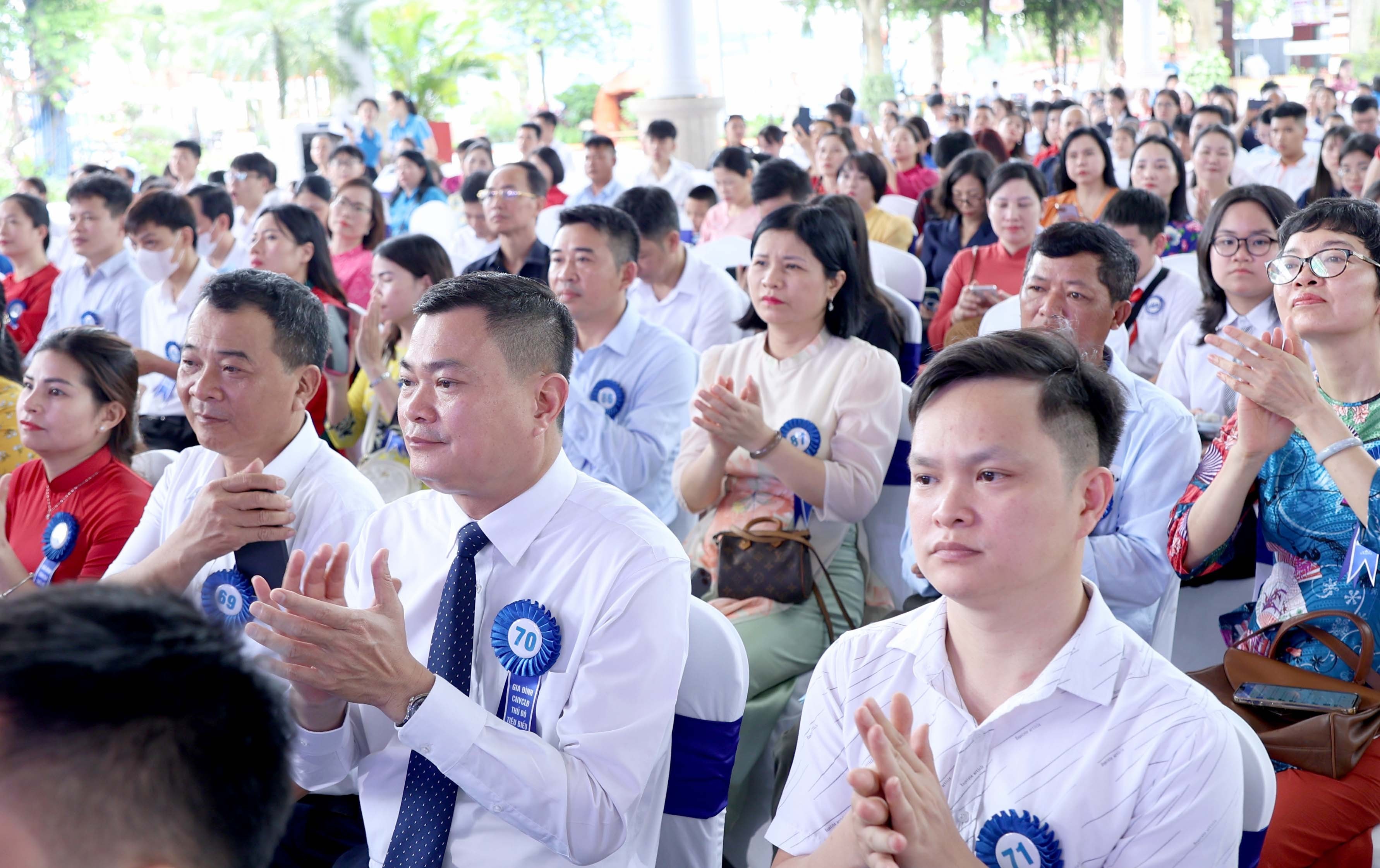 TRỰC TUYẾN: Công đoàn Thủ đô biểu dương gia đình, động viên con công nhân, viên chức, lao động tiêu biểu