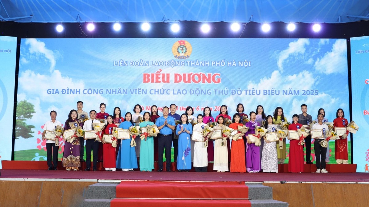 TRỰC TUYẾN: Công đoàn Thủ đô biểu dương gia đình, động viên con công nhân, viên chức, lao động tiêu biểu