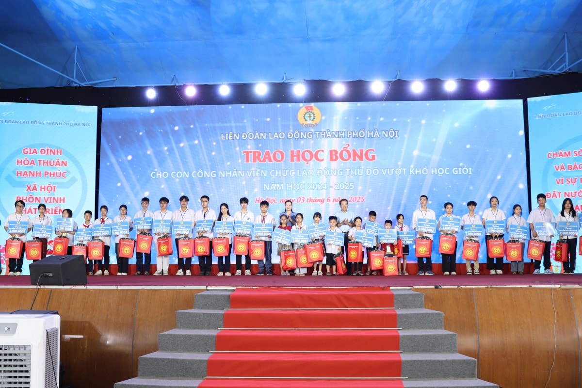 TRỰC TUYẾN: Công đoàn Thủ đô biểu dương gia đình, động viên con công nhân, viên chức, lao động tiêu biểu