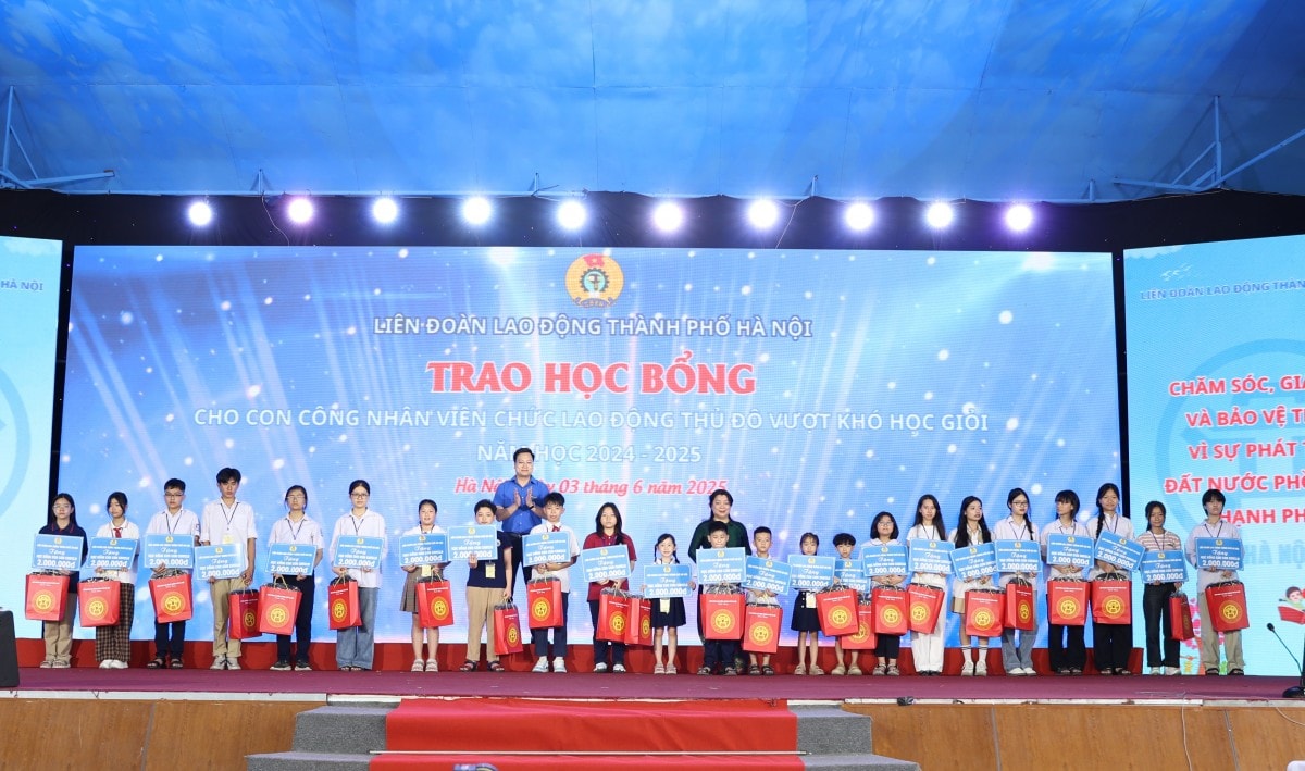 TRỰC TUYẾN: Công đoàn Thủ đô biểu dương gia đình, động viên con công nhân, viên chức, lao động tiêu biểu