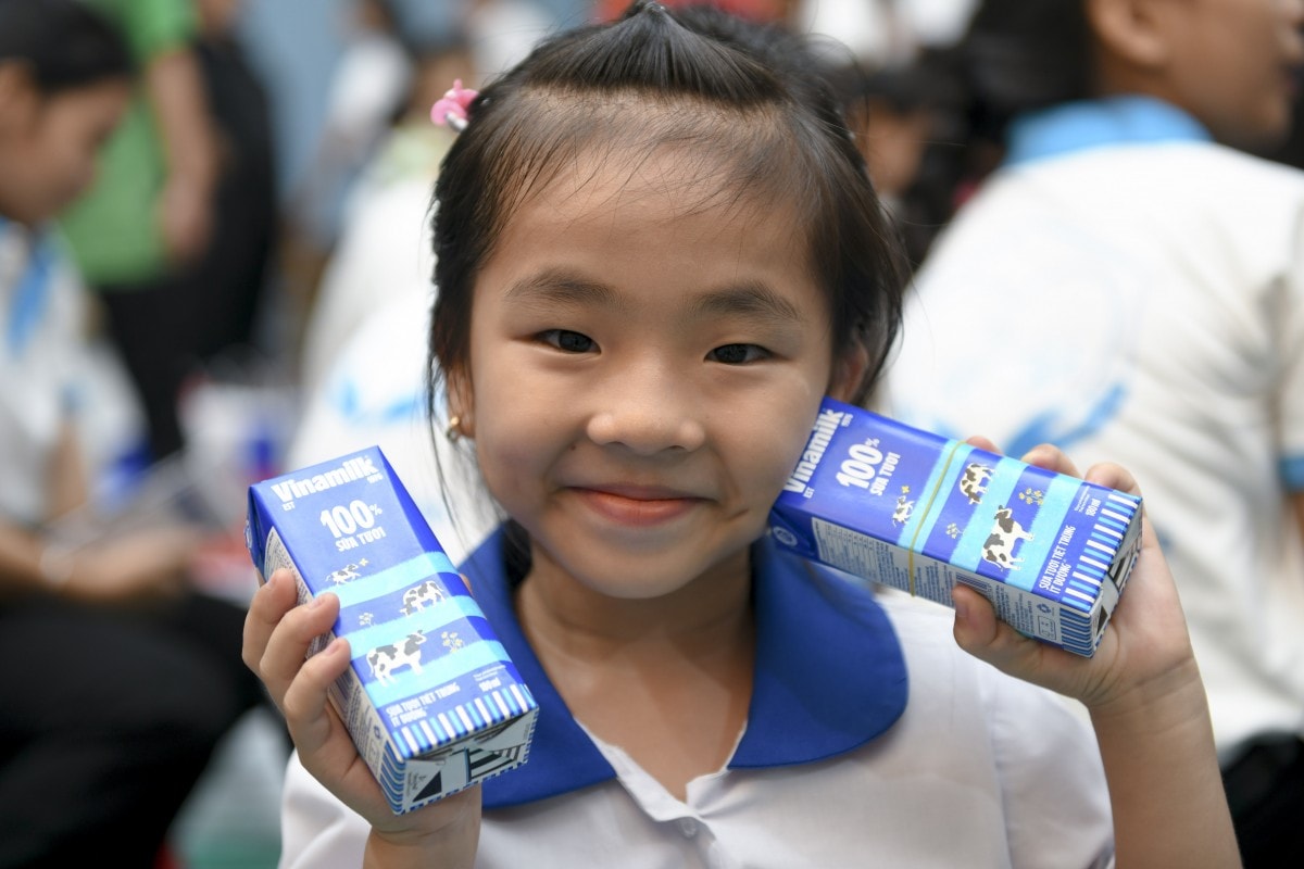 Mừng Quốc tế thiếu nhi 1/6, Vinamilk trao tặng gần 70.000 hộp sữa cho trẻ em khó khăn